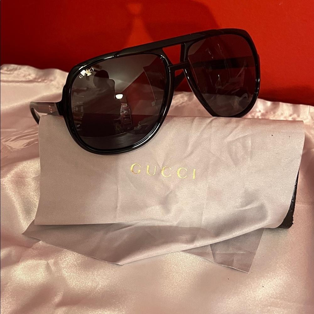 Gucci  sunglasses and case and cleaning cloth